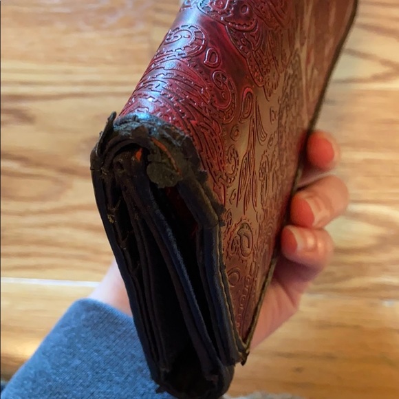 Relic | red wallet - Picture 7 of 7